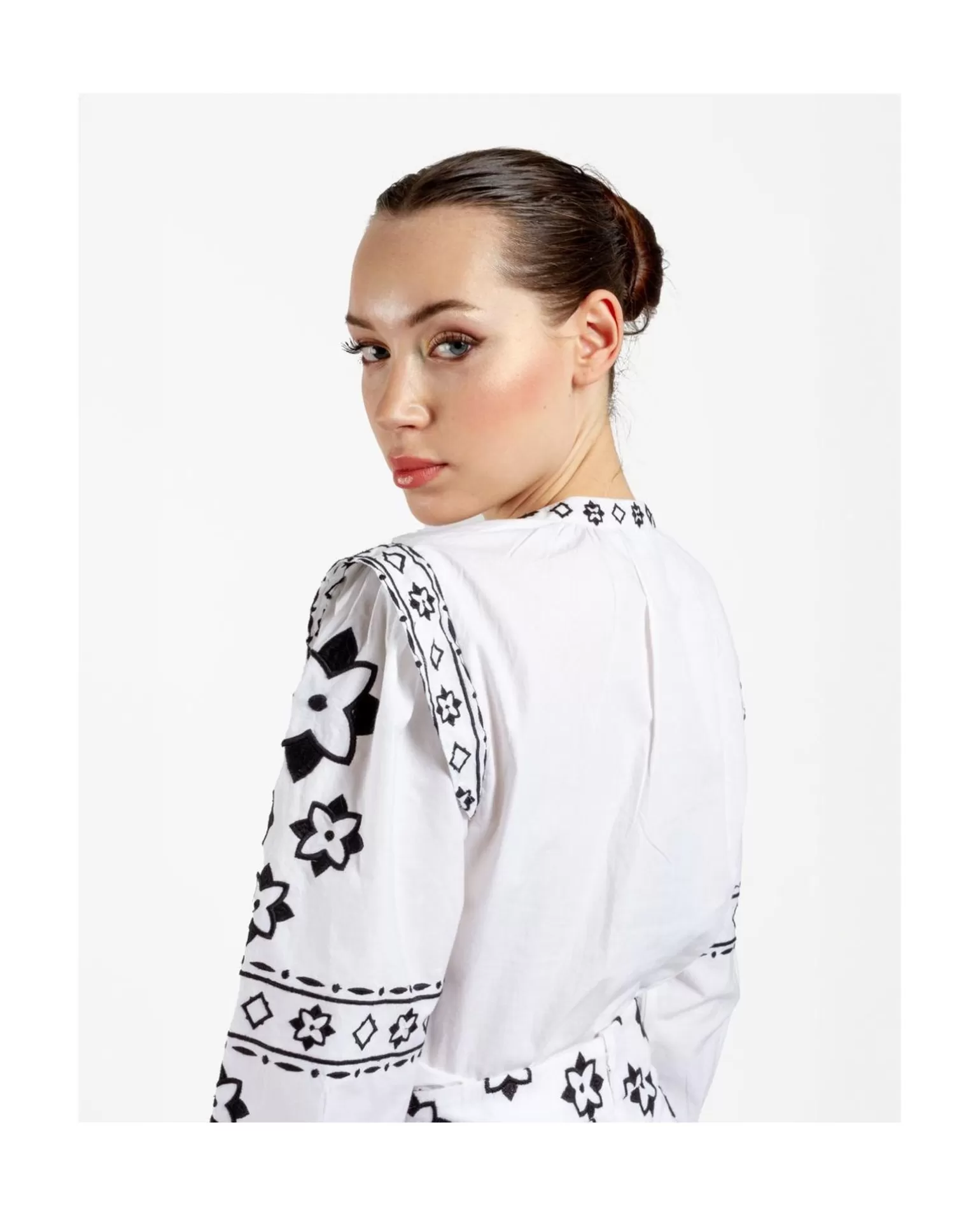 Mujer Cuplé Camisa Mangas Bordadas Algodon Blanco